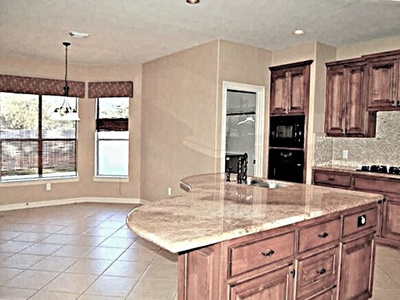 Building Photo - 325 Lancaster Ln