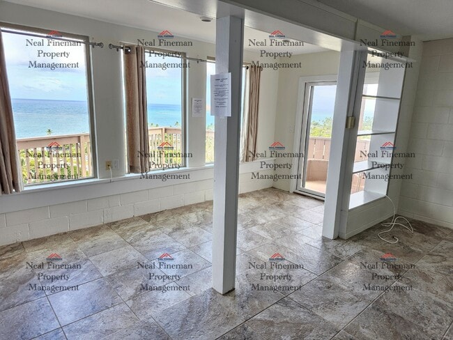 Building Photo - Studio/1 Bathroom Apartment. 60 steps walk up to the apartment. No parking. Rented as shown