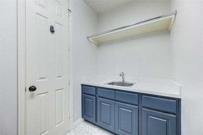 Building Photo - 14434 Tivoli Dr