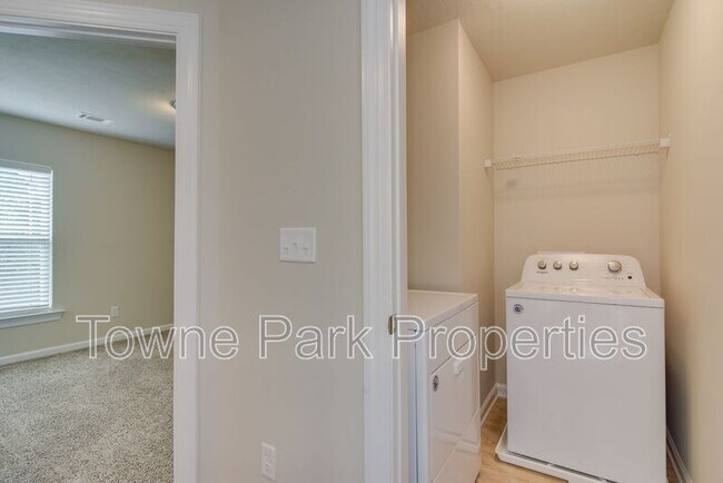 Building Photo - 1830 Butternut Dr