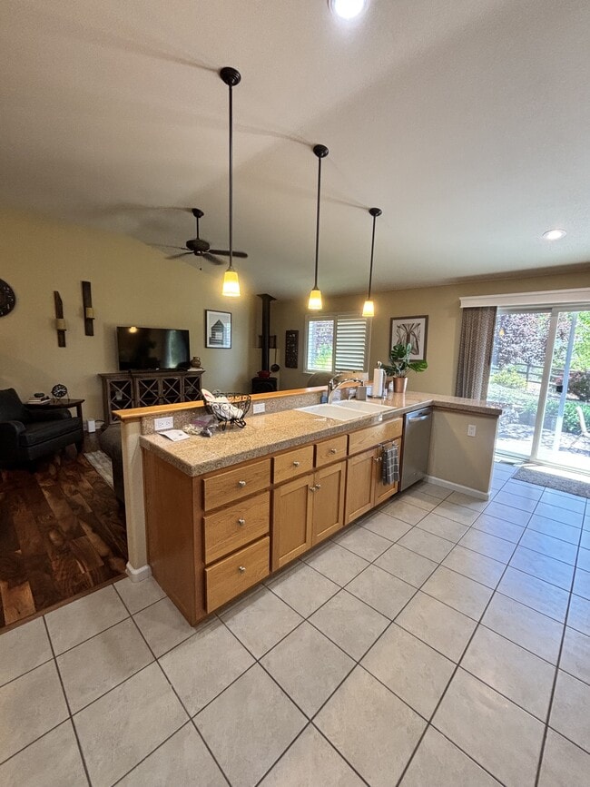 Building Photo - 901 Morgan Ranch Dr