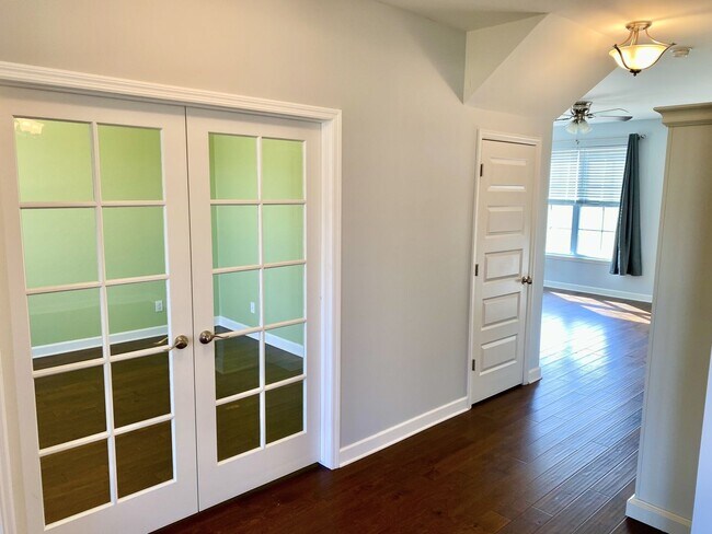 Building Photo - Great Location!! - 3 bedroom 2.5 bath home