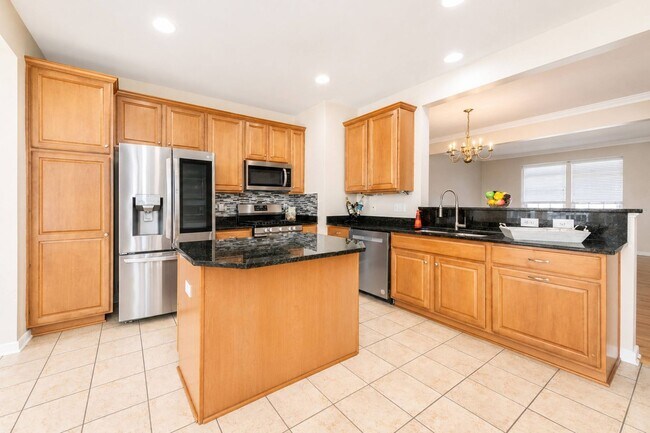 Building Photo - Bright and spacious 3+ bedroom Townhome in Williamsburg