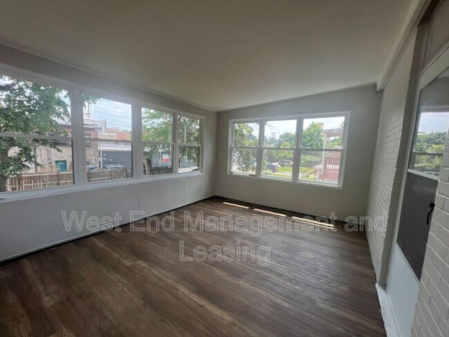 Building Photo - 1018 Commodore Dr