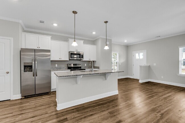 Building Photo - End Unit Townhome in Port Wentworth