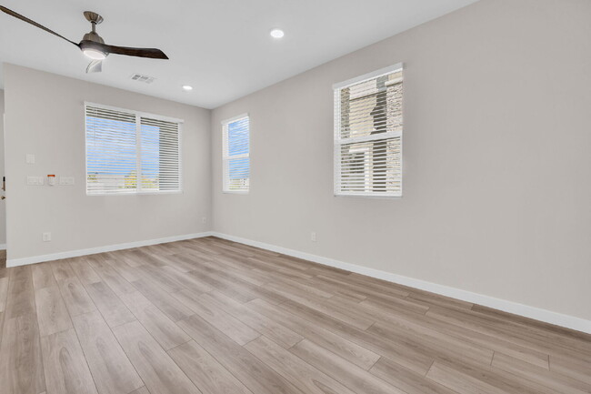 Building Photo - BRAND NEW - NEVER LIVED IN 3 BR/2.5 BA Townhouse across the street from Henderson Hospital and Me...