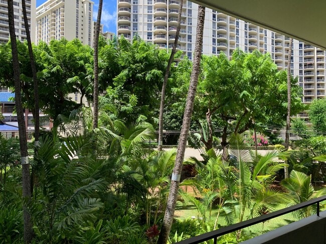 Building Photo - Fully Furnished. Updated. Waikiki (No parking)