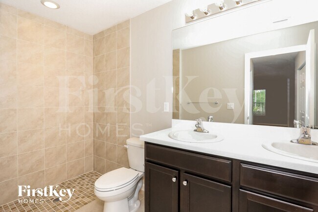 Building Photo - 1732 SW Hilola Ln