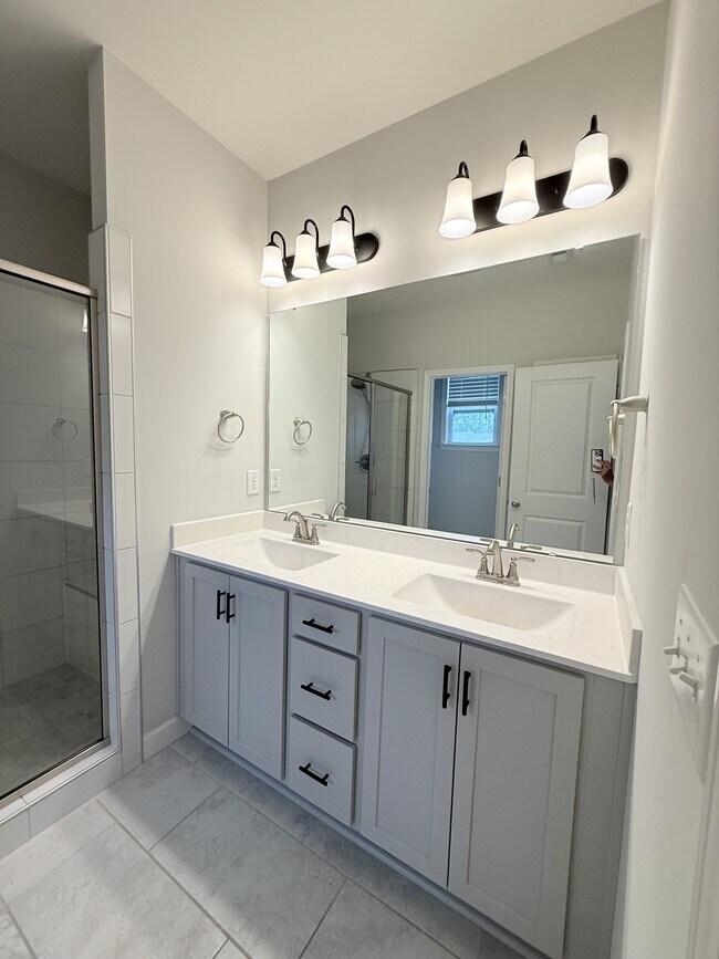 Building Photo - 704 Carraway Garden Dr