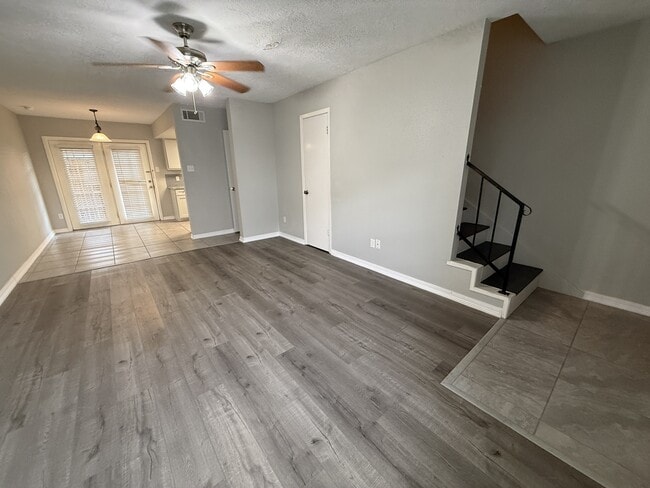 Building Photo - 8730 Glen Meadow Ln