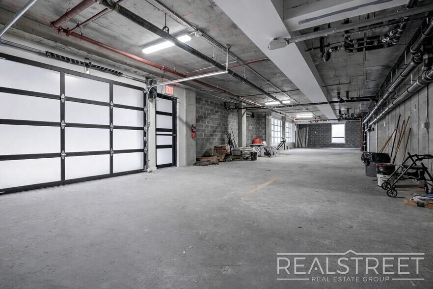 Building Photo - Rogers Avenue