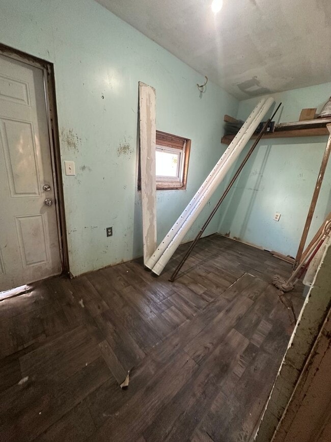 Building Photo - 2047 E Cambria St