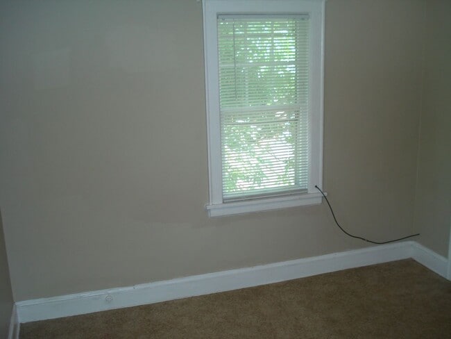 Building Photo - 400-402 Burr