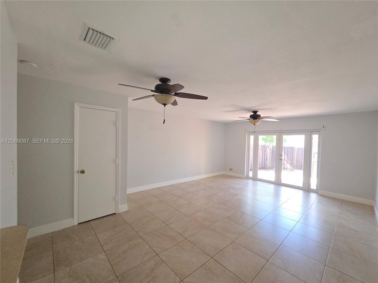 Building Photo - 12025 S Las Palmas Dr
