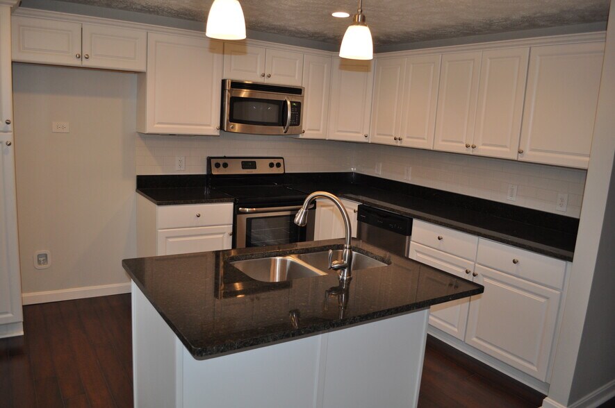 Kitchen - 1019 Cottonwood Ct.