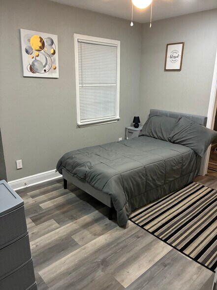 Primary Photo - 706 E Tinsley St