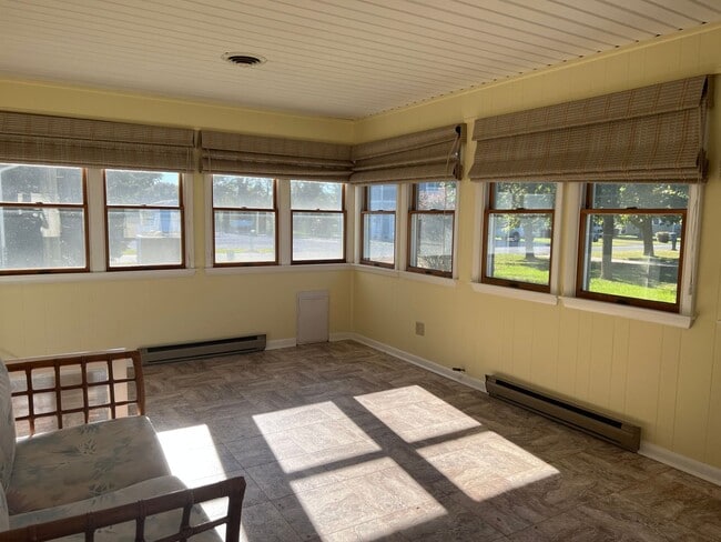 Building Photo - UNFURNISHED LEWES SINGLE FAMILY HOME - 6 M...