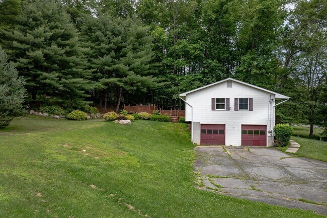 Building Photo - 501 Burlingham Rd