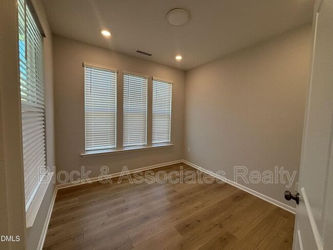 Building Photo - 2105 Goudy Dr