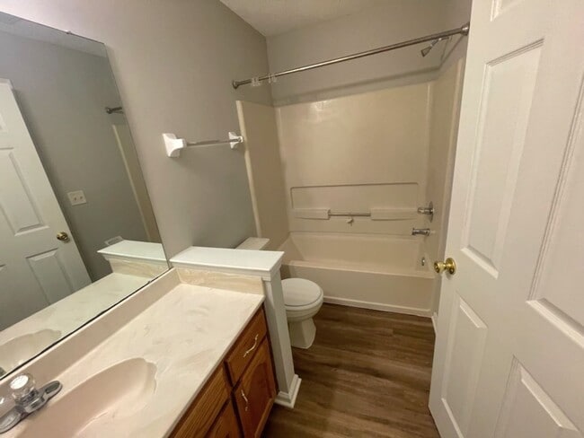 Building Photo - FIRST MONTH HALF PRICE! Beautiful town house in Collierville!