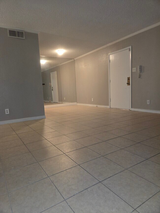 Building Photo - 1819 Babcock Rd