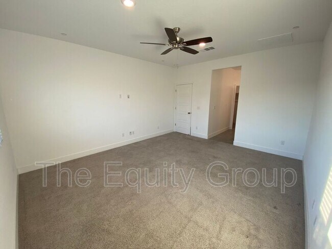 Building Photo - 113 E Tyler Ave