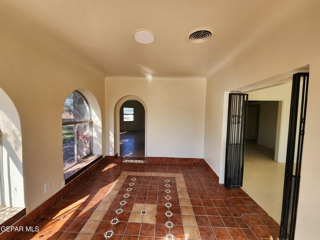 Building Photo - 6643 Westside Dr