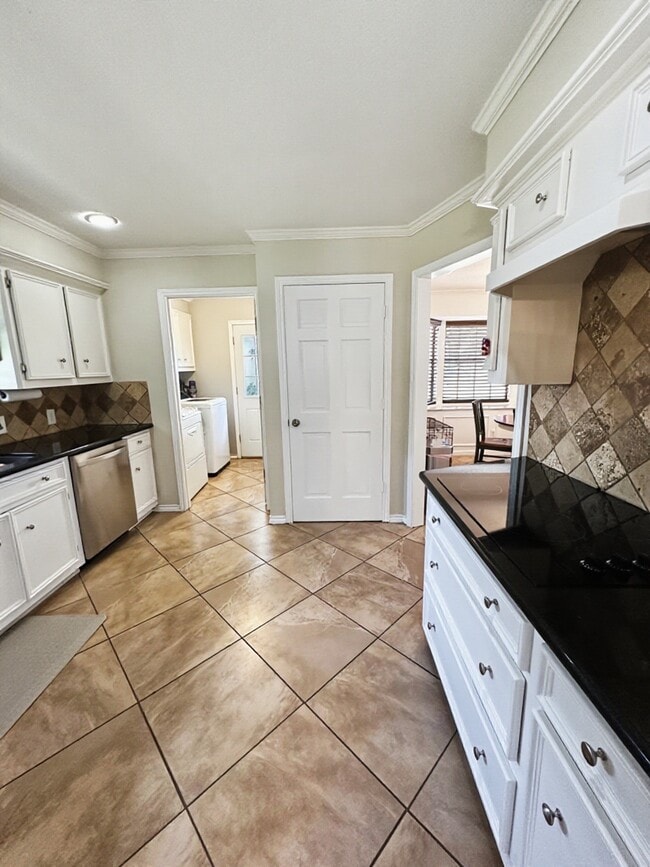 Building Photo - 3934 Cypress Lake Dr