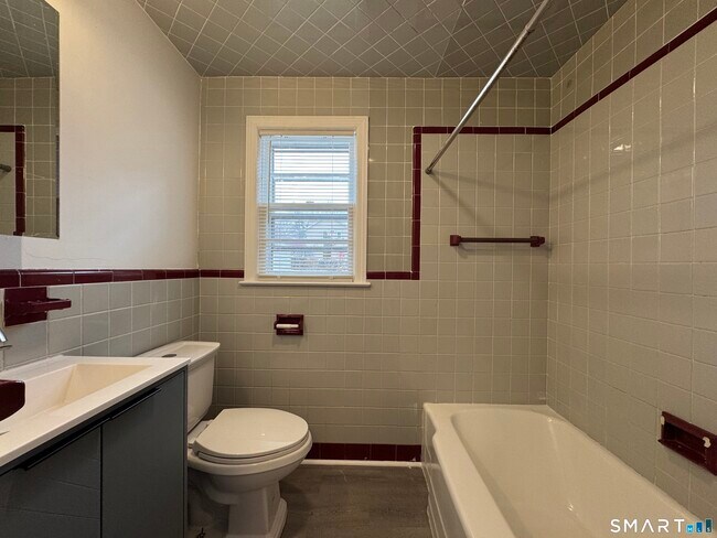 Building Photo - 56 Sidney St