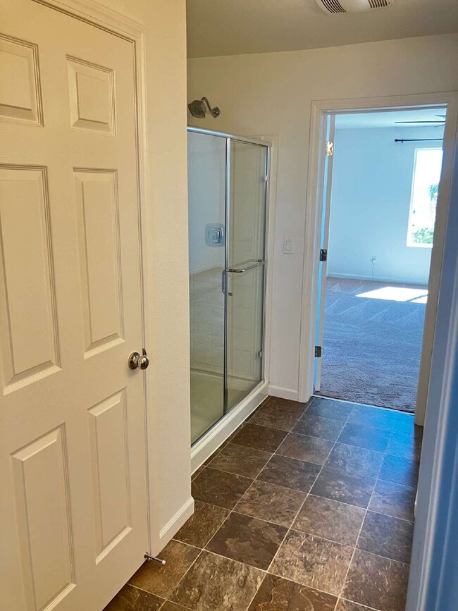 Building Photo - 1/2 off the first month's rent.  Move in R...