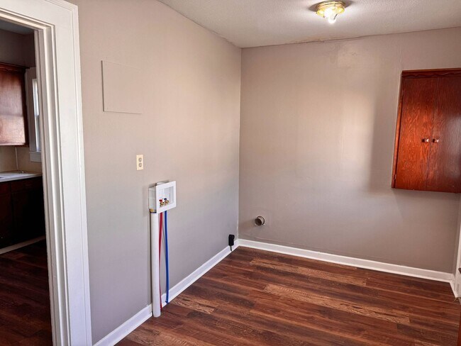 Building Photo - 1710 Monroe St