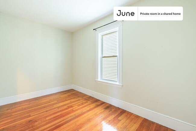 Building Photo - Private bedroom in 4 bed/1 bath Home