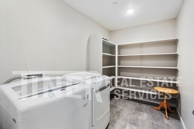 Building Photo - 3255 Pitkin Way