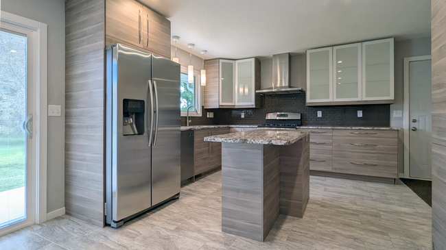 Building Photo - 2621 OAKRIDGE DR SW