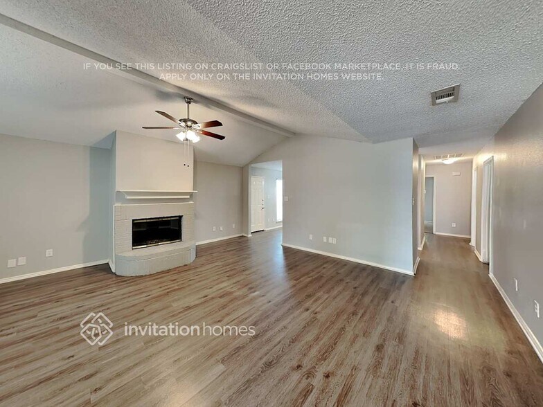 Building Photo - 8037 Iris Cir