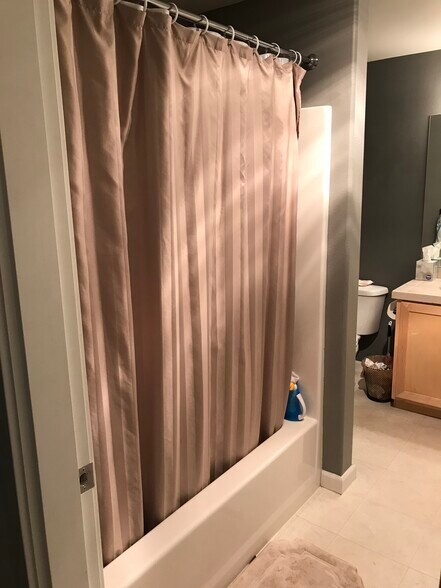 Shower/tub combo - 730 NW 185th Ave