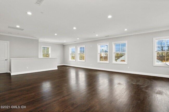Building Photo - 4 Armonk St