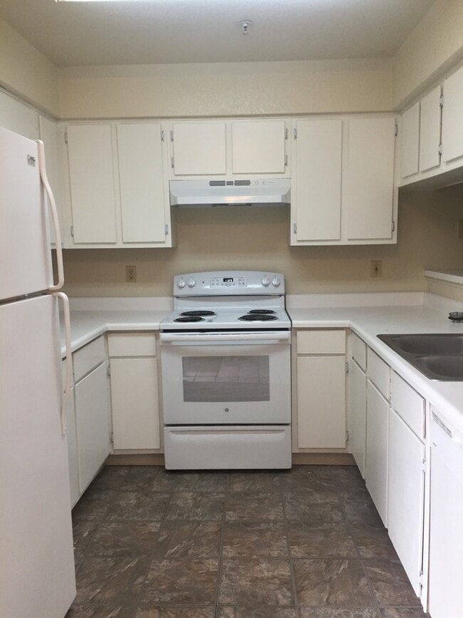 Building Photo - ** 2 FREE WEEKS** Gorgeous 3Bdrm 2 bath apartment