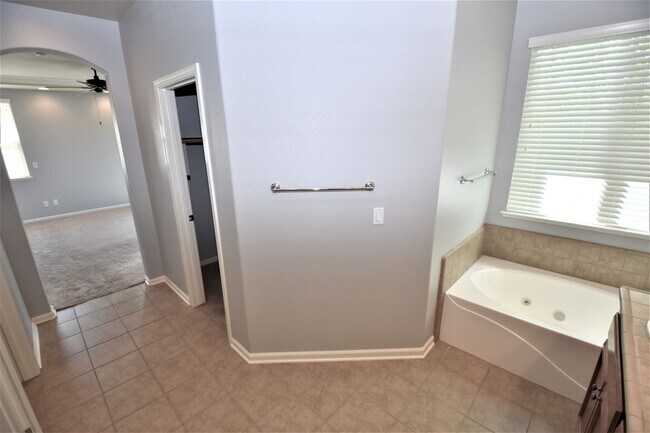 Building Photo - 3303 Southerland Rd