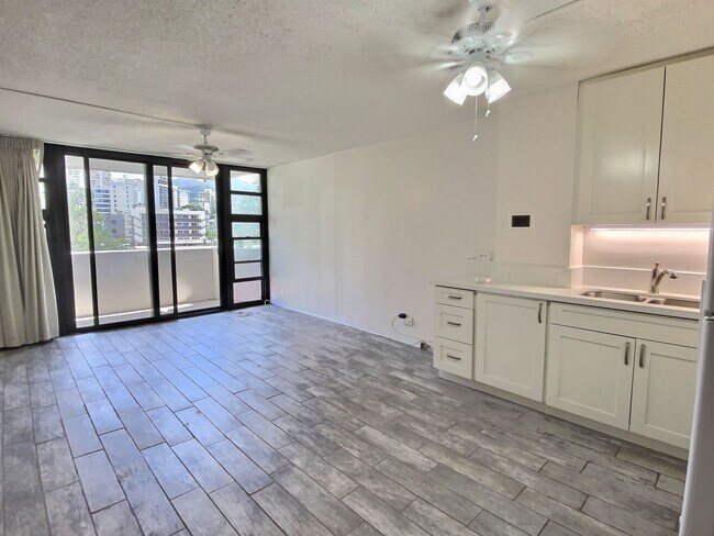 Building Photo - Discover Your Ideal Home in the Heart of T...