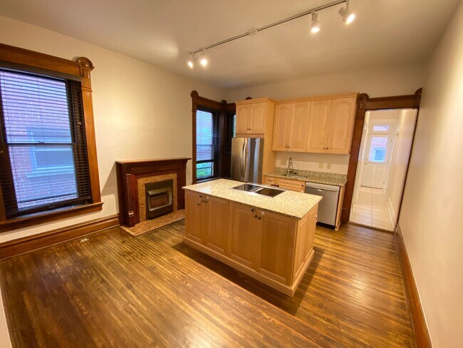 Building Photo - Neil Ave 1043-1045 NCR