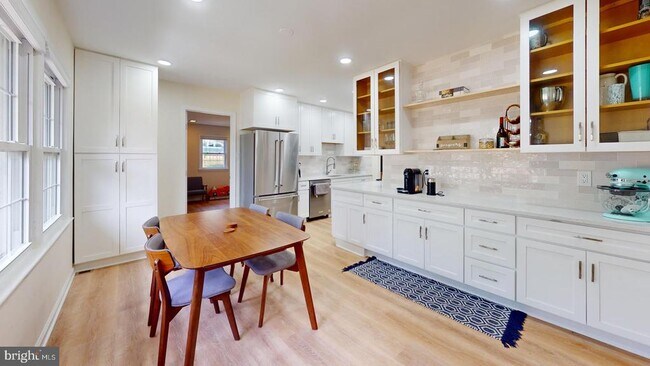 Building Photo - 5810 Helmsdale Ln
