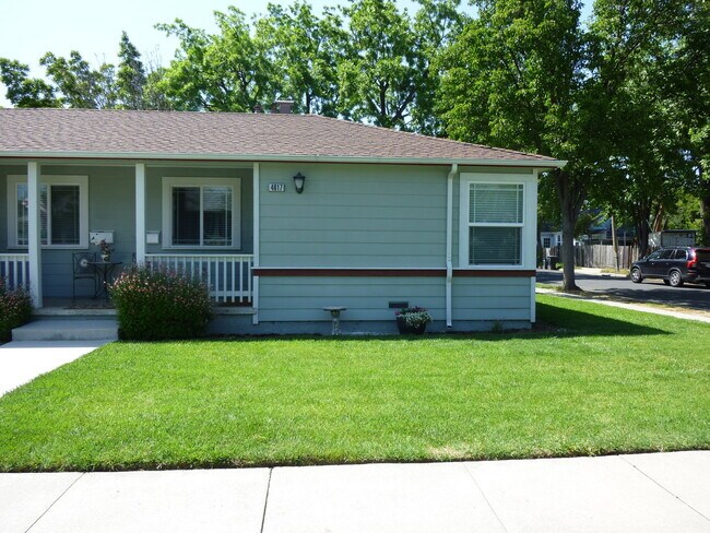 Building Photo - DOWNTOWN PLEASNTON Home with WASHER AND DRYER - 1 CAR GARAGE