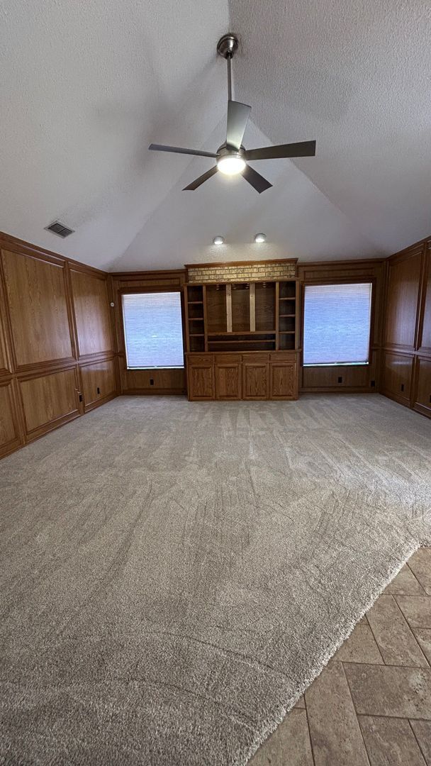 Building Photo - Large Family Home in Country Club North