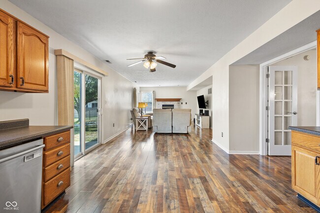 Building Photo - 7913 Meadow Bend Ln