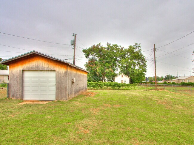 Building Photo - 7105 NW 39th St