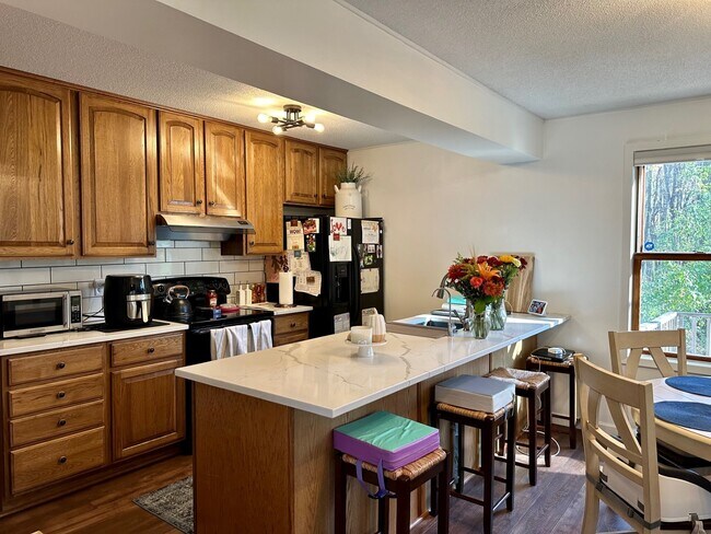 Building Photo - 5345 Wedgewood Dr