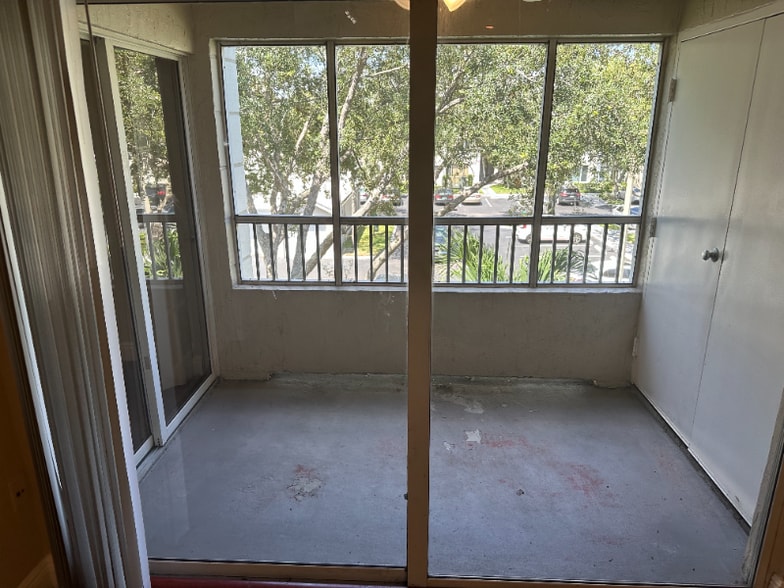 Building Photo - 2831 N Oakland Forest Dr