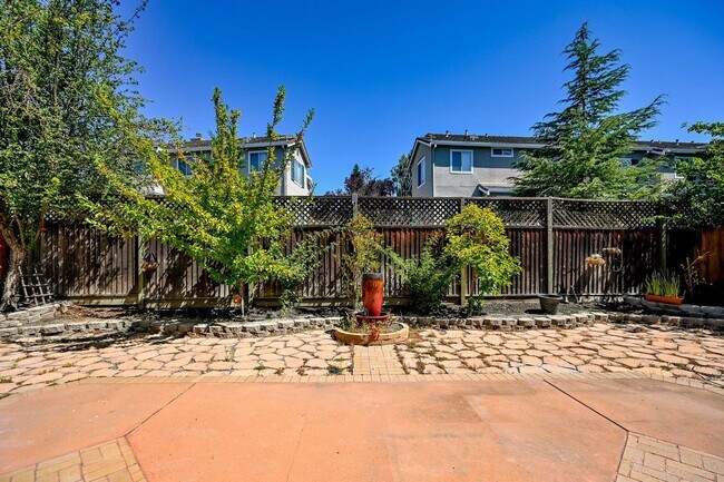 Building Photo - 166 Blackstone Dr