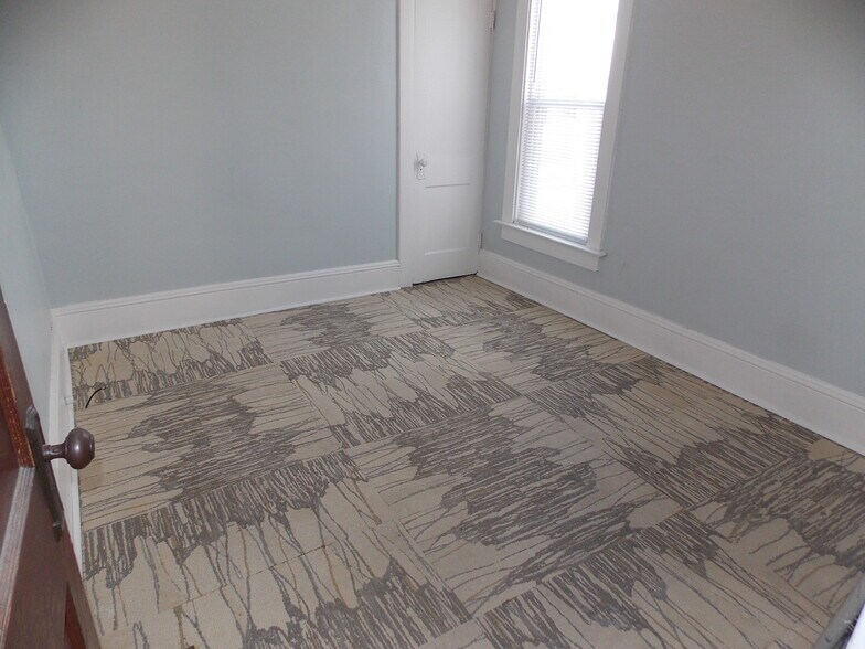 Building Photo - 3611 Maple St